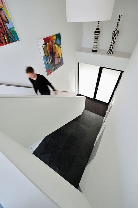 white-contemporary-house-12