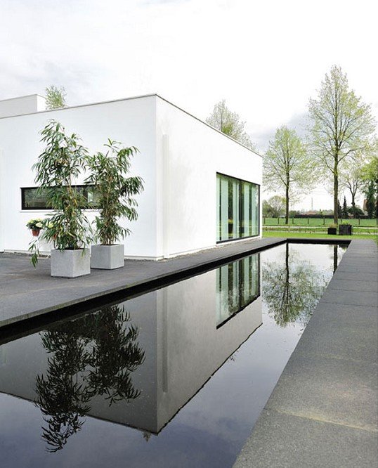 white-contemporary-house-4