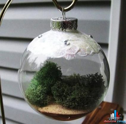 минисадик в елочной игрушке