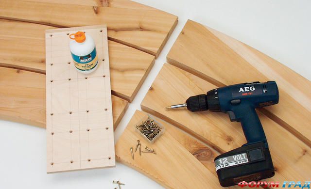 Полукруглая садовая скамейка