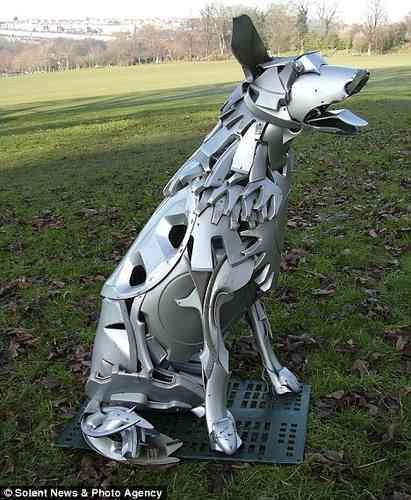 Садовые фигуры из магазинных тележек