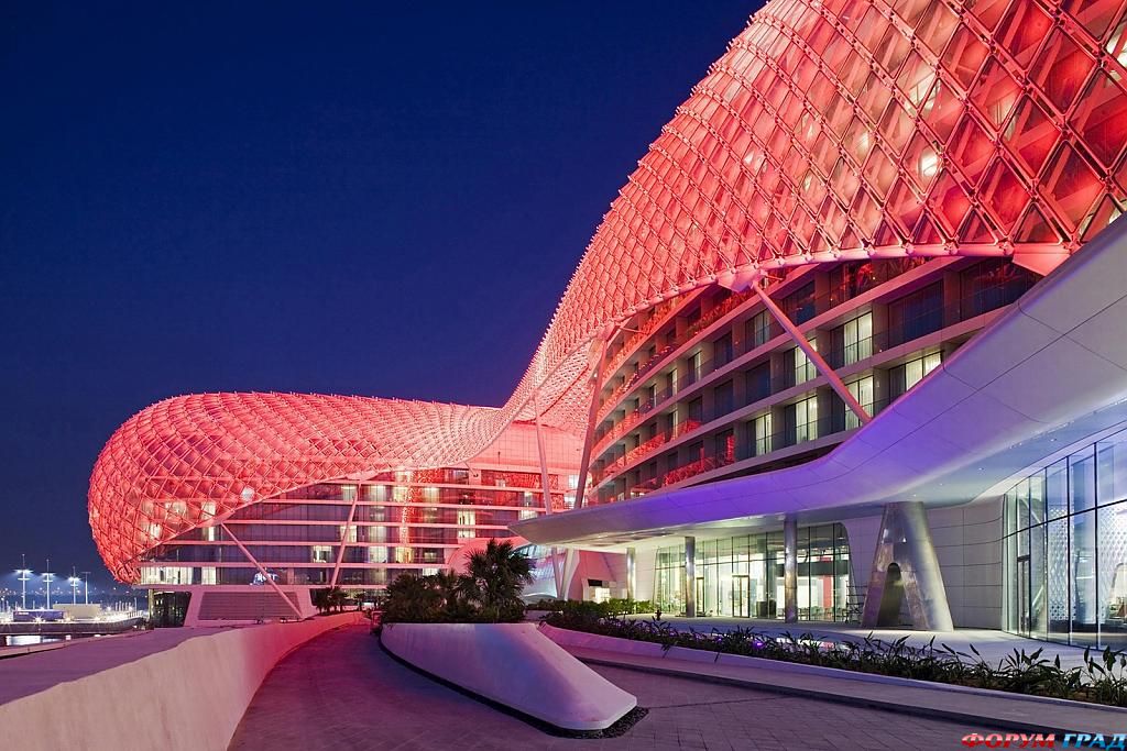 Отель Yas Viceroy ночью