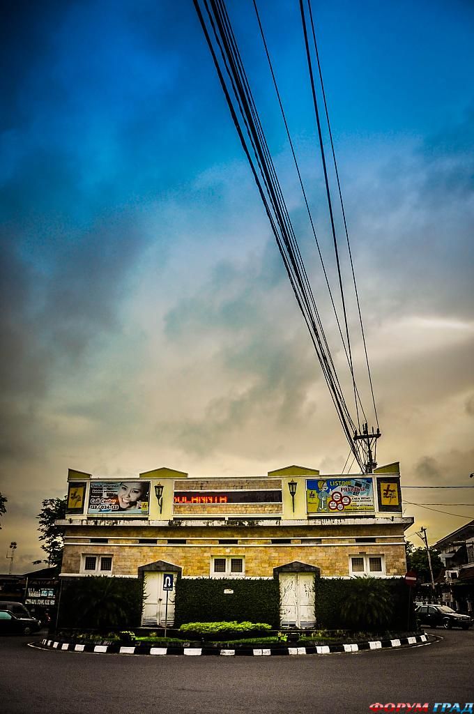 a-ring-road-in-yogyakarta--indonesia-07