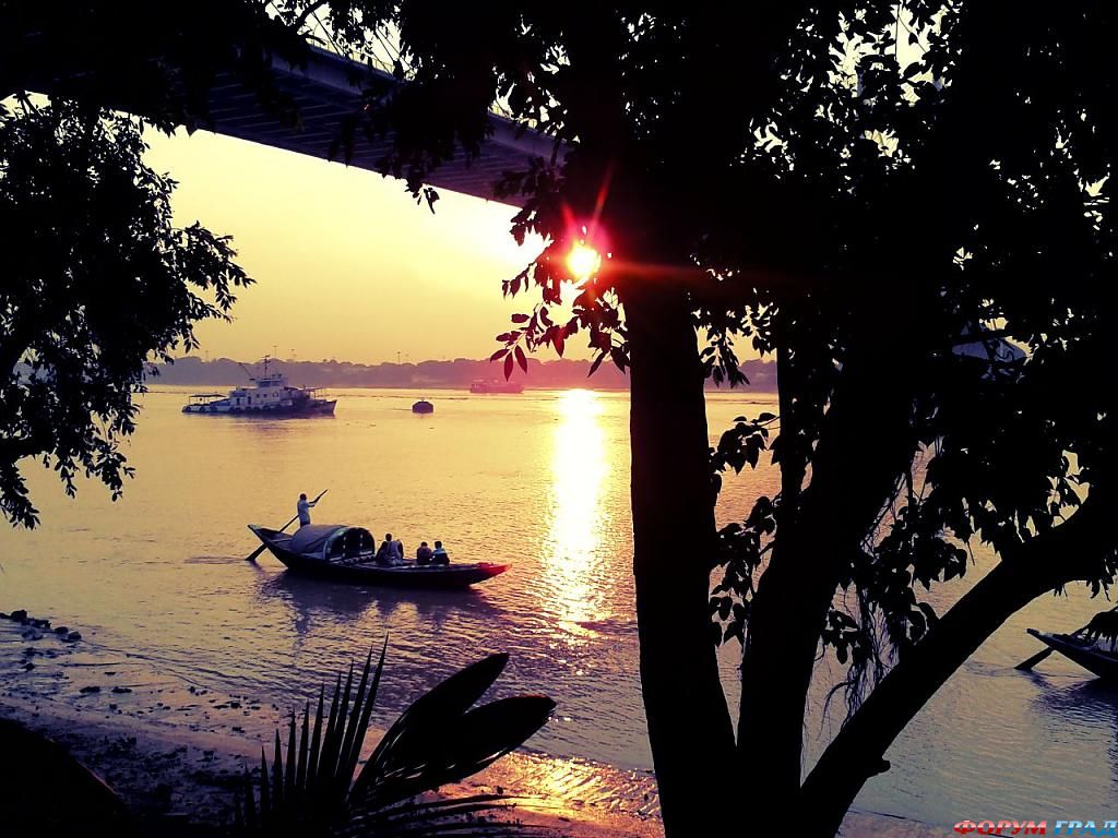 sunset--with-a-little-boat-516