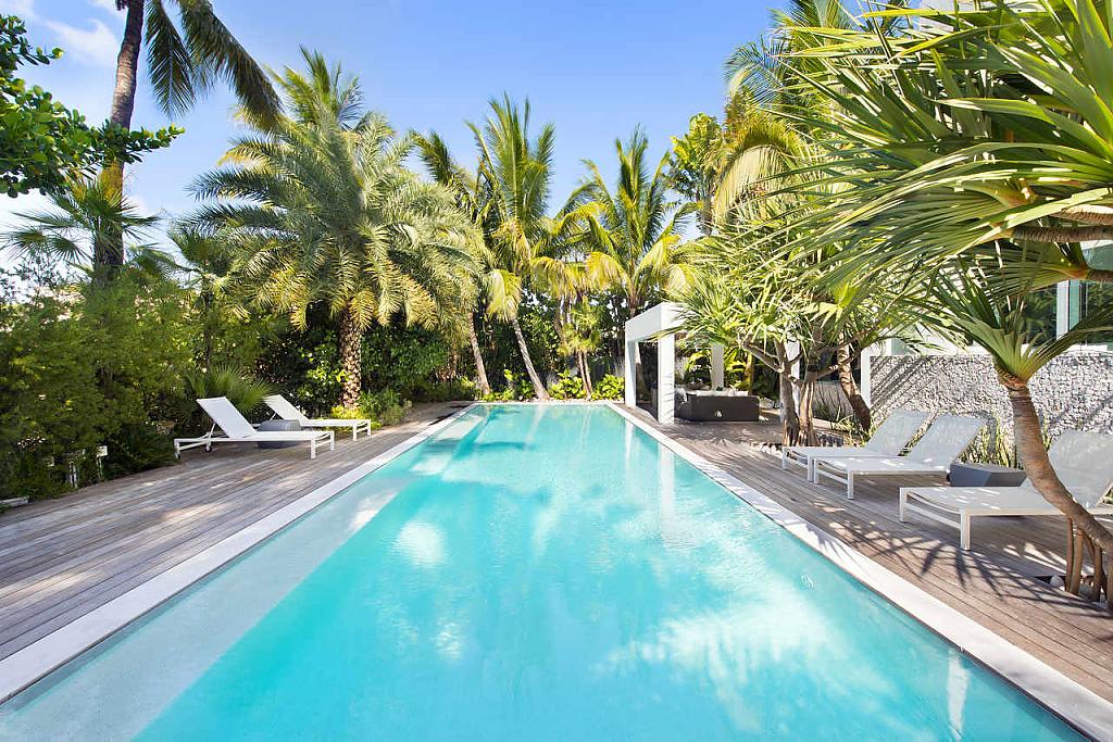 Breezy Home In Key Biscayne