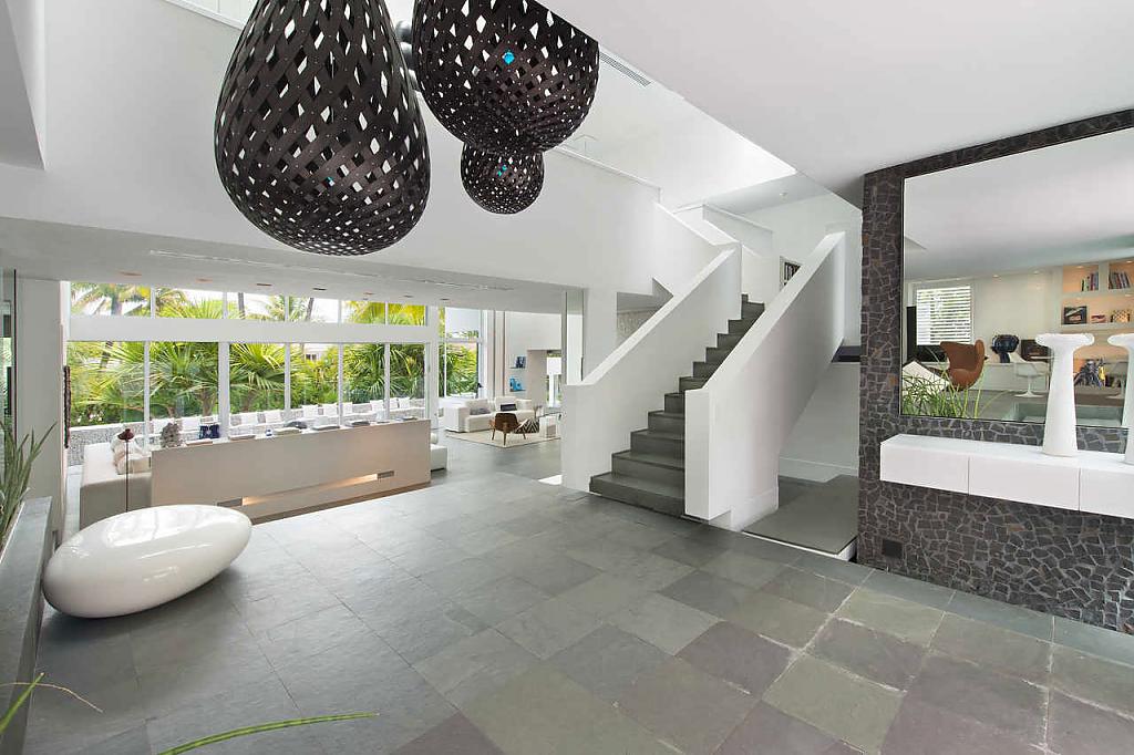 Breezy Home In Key Biscayne