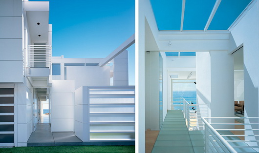 California beach house by Meier and Palladino, intense white and ocean