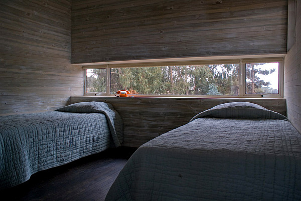 Chilean Beach Residence With Oceanfront Offers a Calm Stay