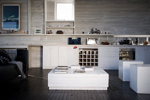 Chilean Beach Residence With Oceanfront Offers a Calm Stay