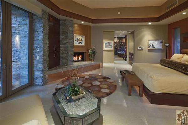 Contemporary Palm Springs Villa Charms with Luxury