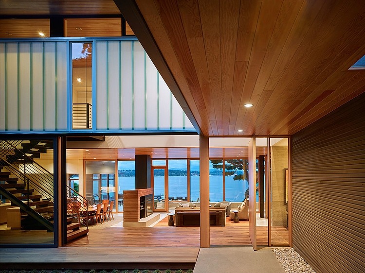 Irregularly-Shaped Wedge House