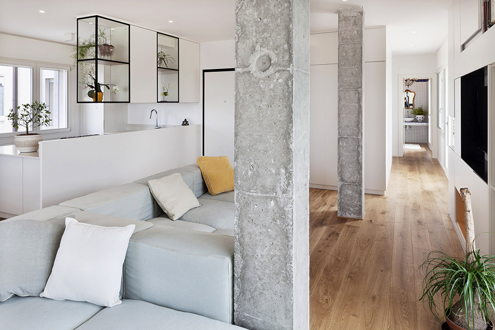 Displaying Concrete Pillars