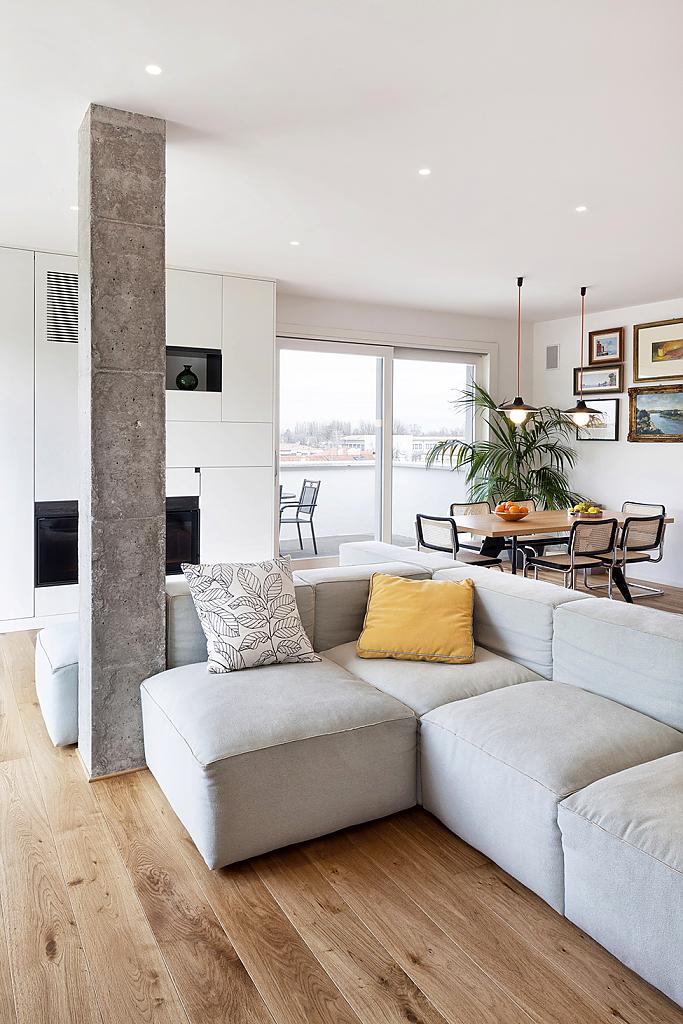 Displaying Concrete Pillars