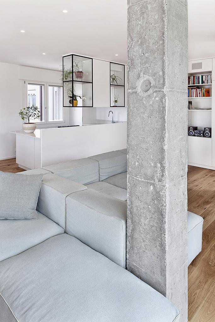 Displaying Concrete Pillars