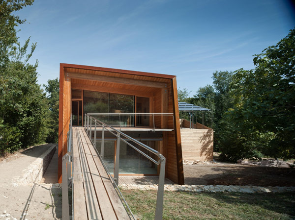 experimental-zero-energy-building-02