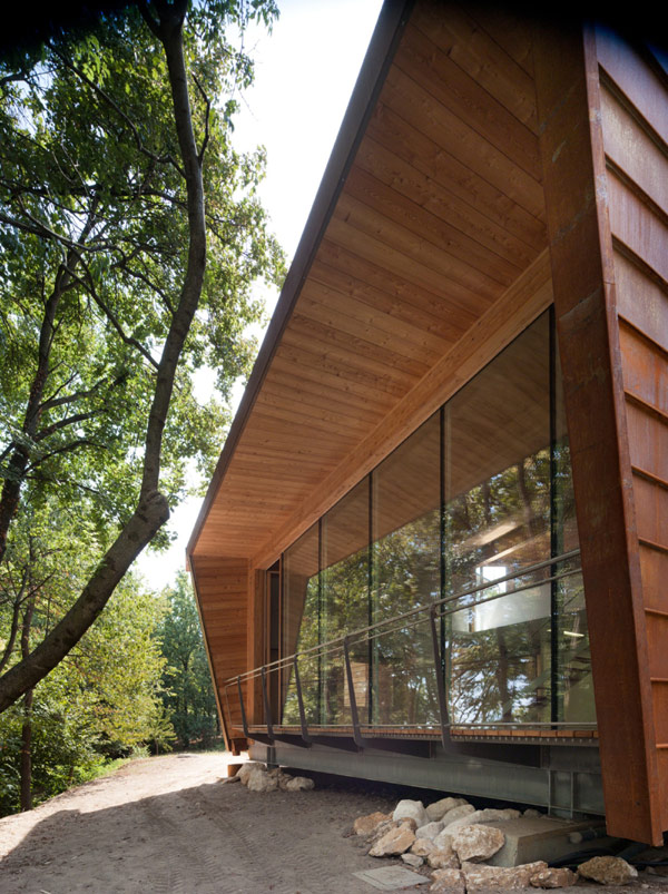 experimental-zero-energy-building-03