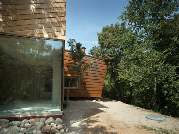 experimental-zero-energy-building-04