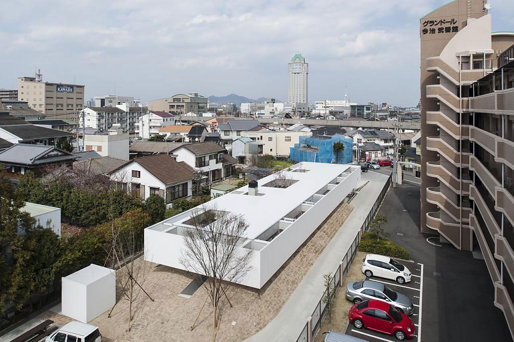 FLAT 40 by Keisuke Kawaguchi+K2-Design