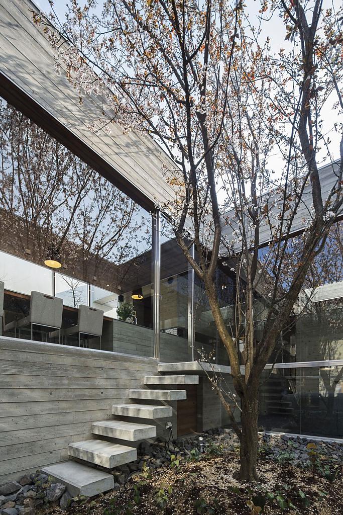 FLAT 40 by Keisuke Kawaguchi+K2-Design