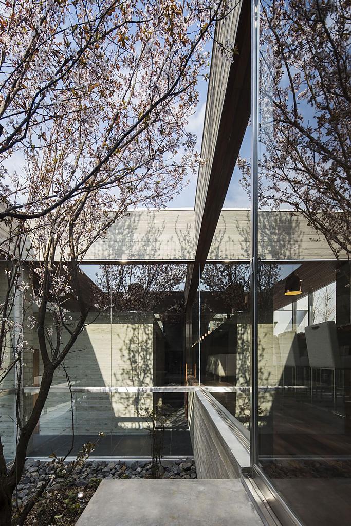 FLAT 40 by Keisuke Kawaguchi+K2-Design