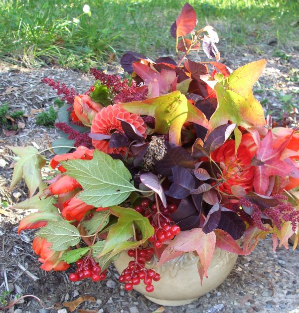 Gorgeous Fall Centerpieces to Brighten Your Table