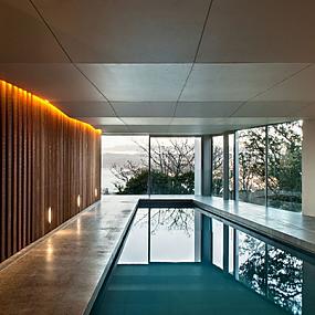 Contemporary House Overlooking The Botanical Gardens