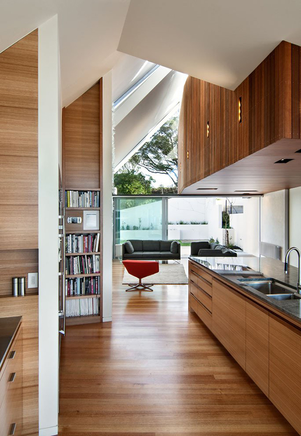 Contemporary House Overlooking The Botanical Gardens