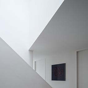 Irregularly-Shaped Wedge House