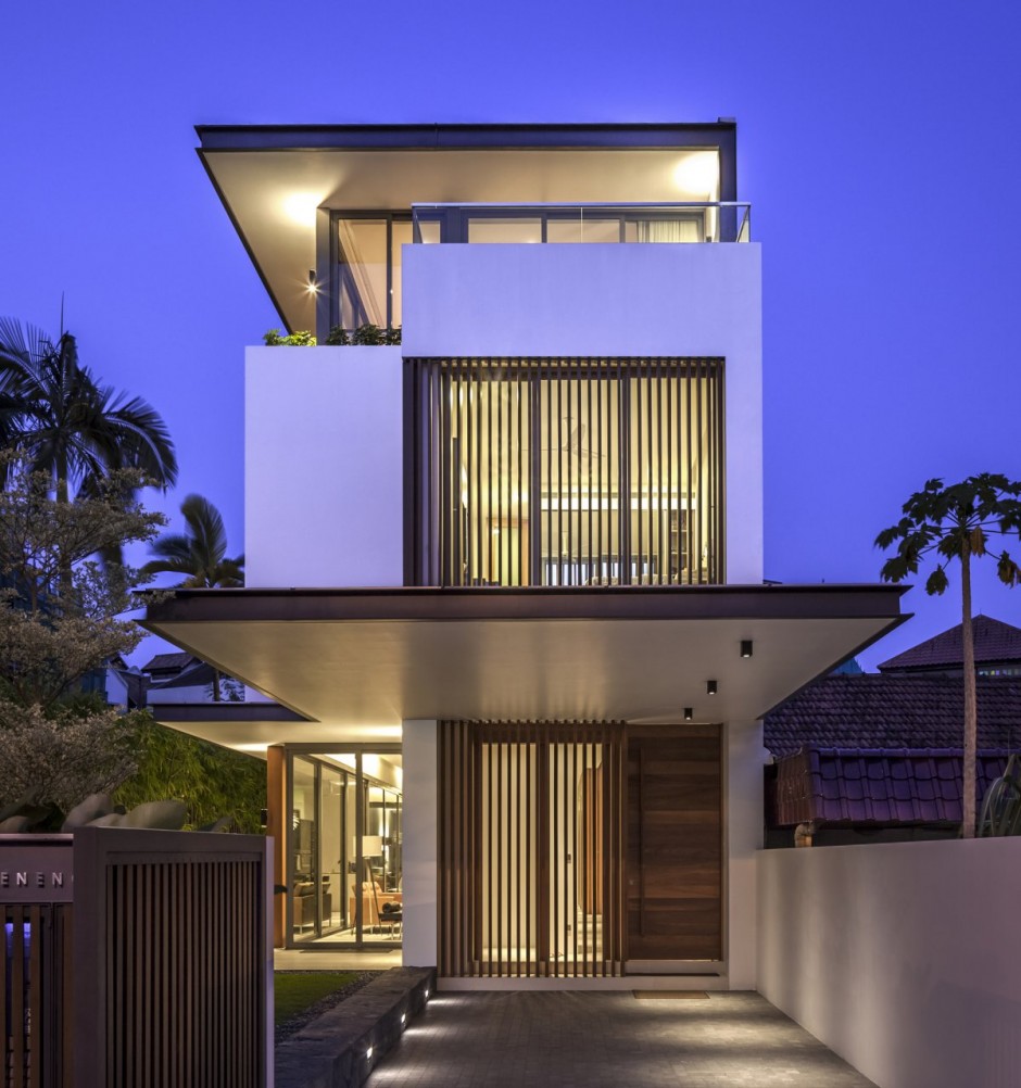 Long Narrow House In Singapore