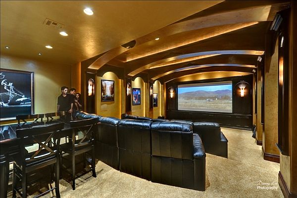 Luxury Tuscan Style Mansion in Washington is An Entertainer’s Paradise