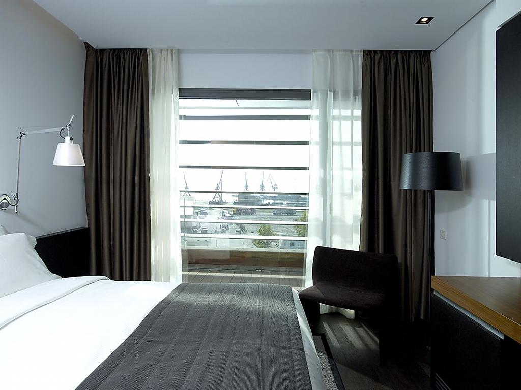 The Met Hotel by Zeppos Georgiadi