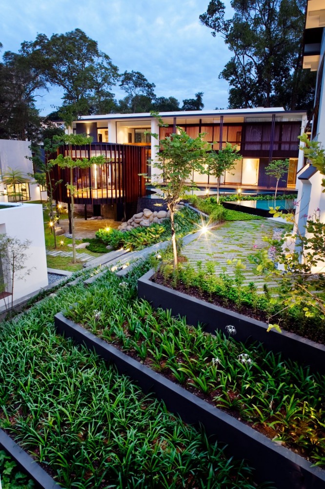Modern House with Curvilinear Pavilion