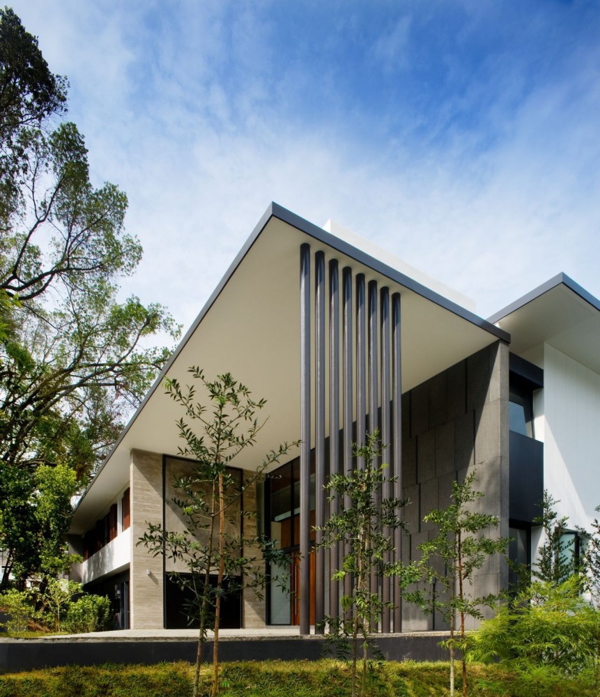 Modern House with Curvilinear Pavilion