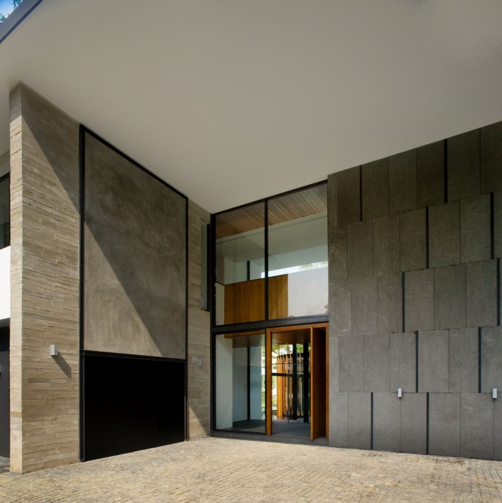 Modern House with Curvilinear Pavilion