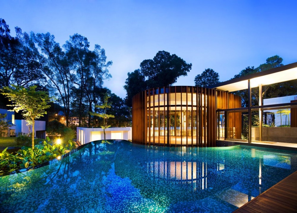 Modern House with Curvilinear Pavilion