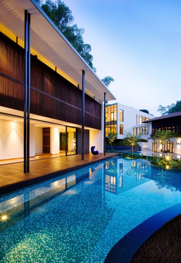 Modern House with Curvilinear Pavilion