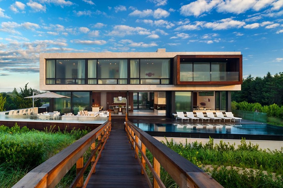 Imposing Oceanfront Home With Broad Views in Sagaponack