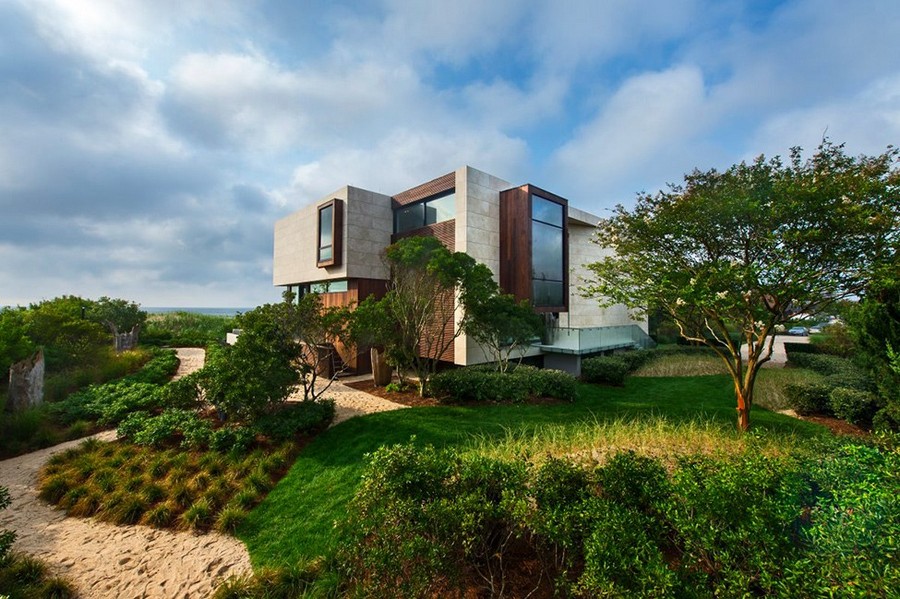 Imposing Oceanfront Home With Broad Views in Sagaponack