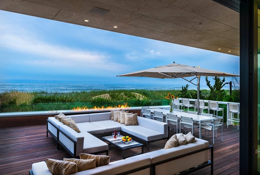 Imposing Oceanfront Home With Broad Views in Sagaponack
