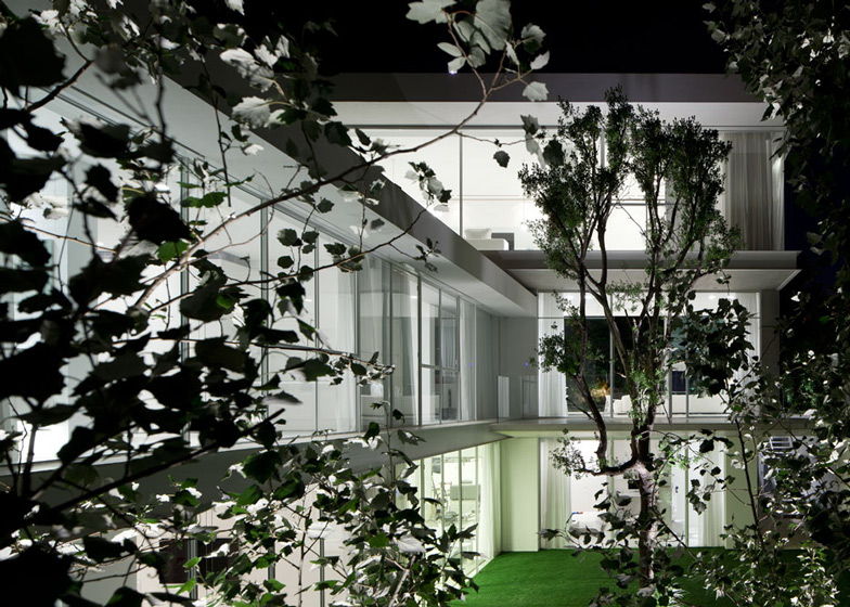 Original Modern Home Conveniently Built Between Two Yards in Israel