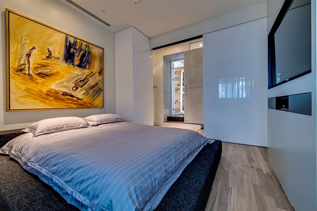 Playful Compact Apartment In Tel Aviv