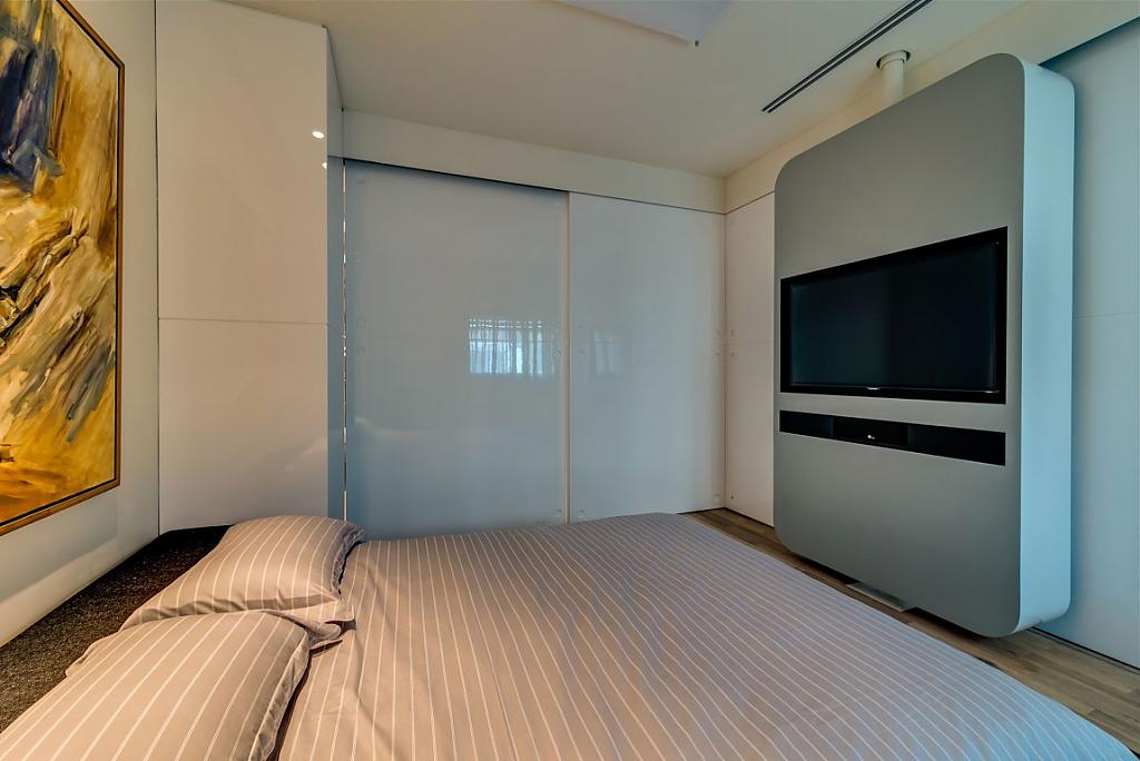 Playful Compact Apartment In Tel Aviv