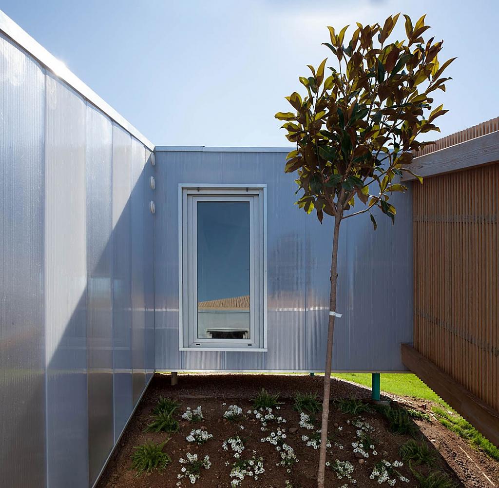 Edgy Residence Divided Into Modules in Spain by Elii