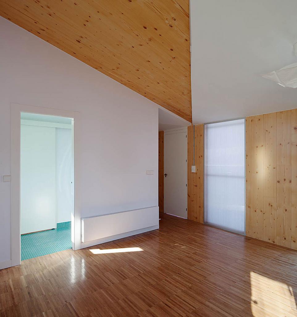 Edgy Residence Divided Into Modules in Spain by Elii