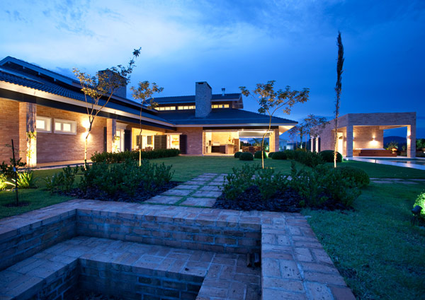 rustic-and-luxurious-villa-09
