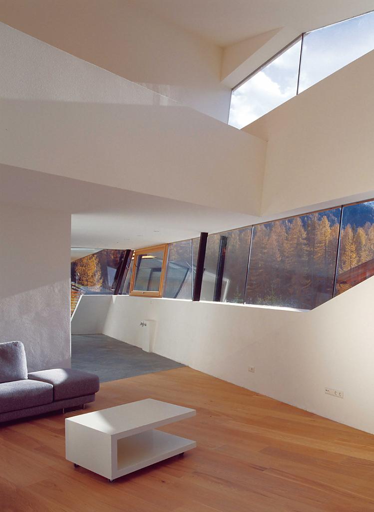Strata Hotel Plasma Studio
