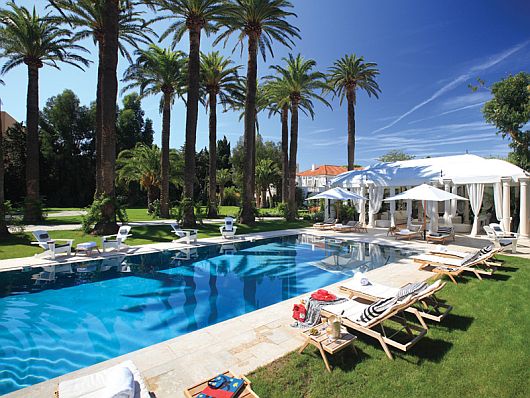 stunning-chateau-st-tropez-04