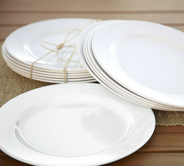 Festive Table Decor for Outdoor Entertaining