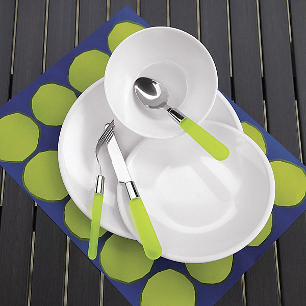 Festive Table Decor for Outdoor Entertaining
