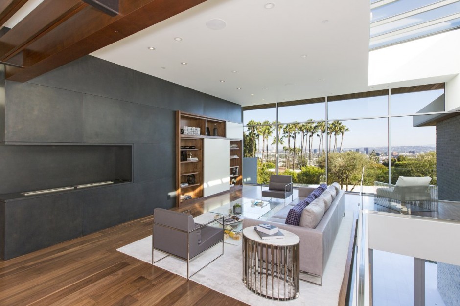 The 1232 Sunset Plaza in California